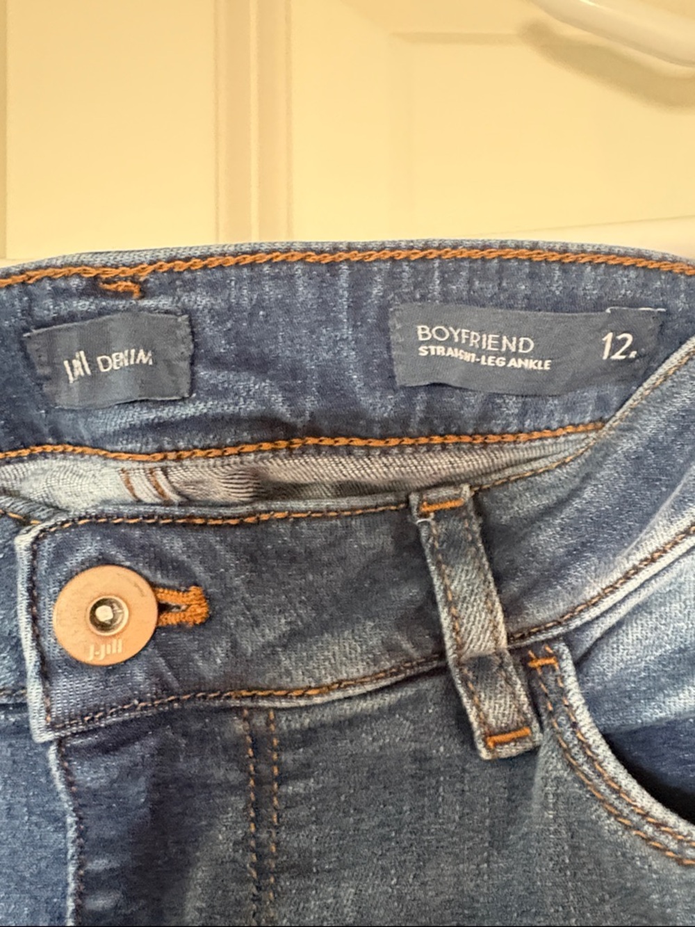 J. Jill Women's Boyfriend Jeans in Medium Blue Wash - Picture 2 of 13